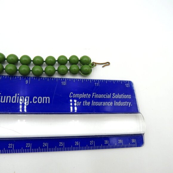 Vintage Molded Green Bead Double Strand Necklace 11" Choker Hook Chain Clasp - Picture 5 of 6